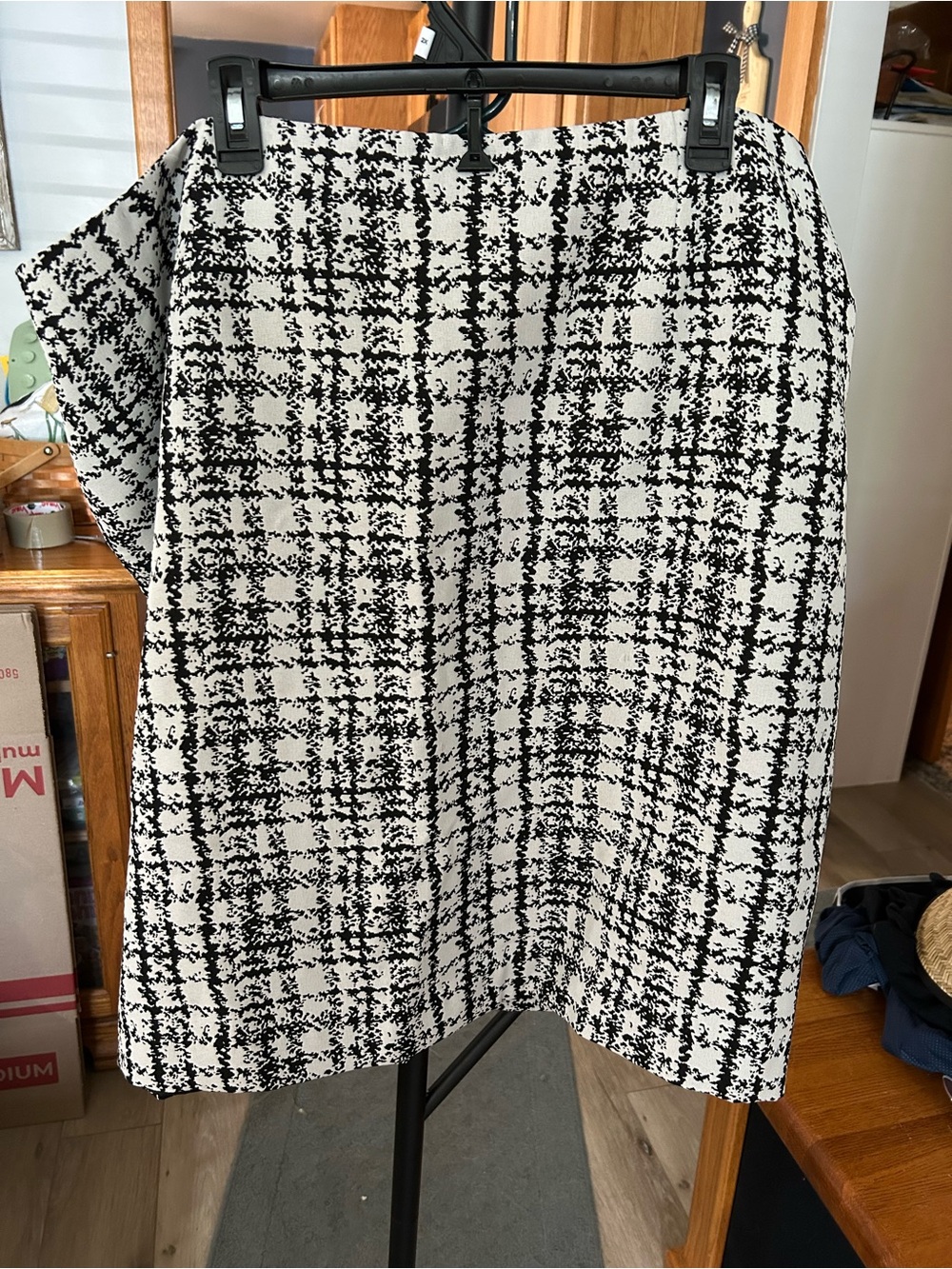 Jones Studio Black and White Check Pencil Skirt